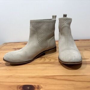 Ivy Lee Copenhagen suede booties